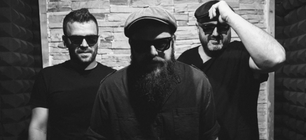 Rienda Suelta lanzan su disco debut “¿Dónde está el hombre malo?”