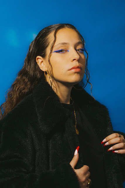 ANADIE lanza su disco debut ‘Efectos secundarios de ser un ángel’