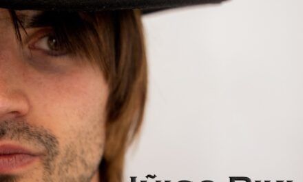 Iñigo Riki nos presenta «Esto entre tú y yo», su primer disco en solitario