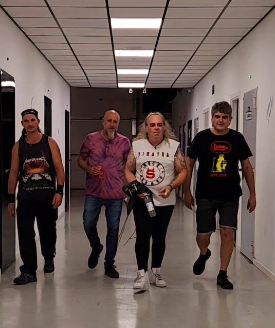 Nuevo single de Sinatra «Solo el rock and roll»