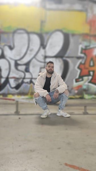 Skinny Mayo publica su nueva canción «Hablando Claro»