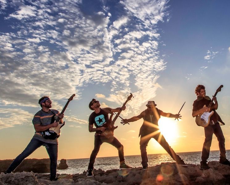 La banda Sur Rock nos adelanta sus primeros singles «Heredera del mito» y «Vuela mi mente»