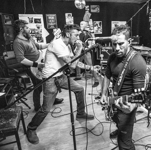 Descubre la banda Deklibe y su nuevo single «Sangre y fuego»
