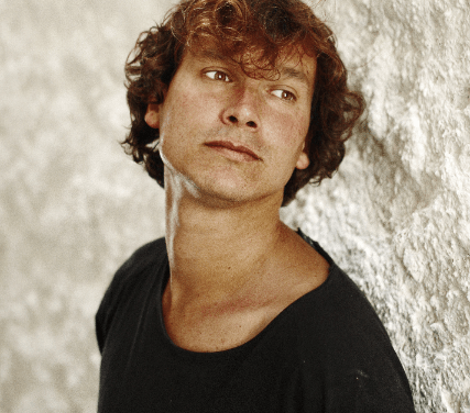Ramon Mirabet lanza su nuevo trabajo «V»