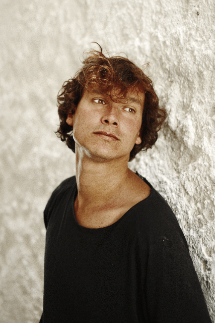 Ramon Mirabet lanza su nuevo trabajo «V»