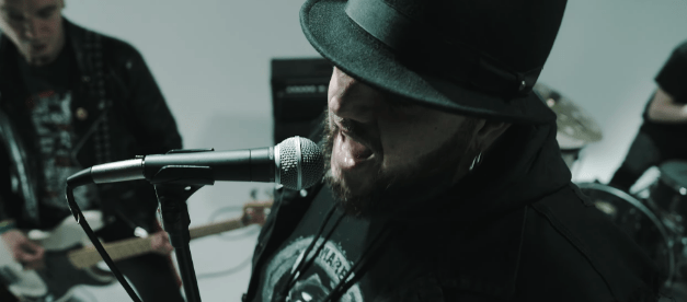 Engantxados estrenan su nuevo videoclip «Destrózame» (feat, Kutxi Romero de Marea)
