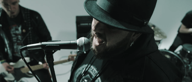 Engantxados estrenan su nuevo videoclip «Destrózame» (feat, Kutxi Romero de Marea)