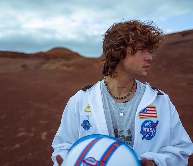 Noan publica su primer disco «Persona Espacial»