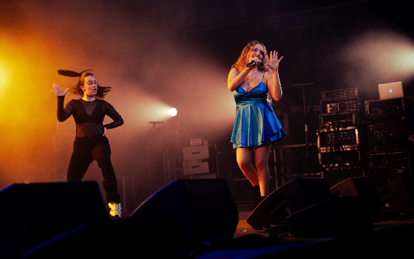 Amanda Ferr nos presenta «Perdiendo el control», tema incluido en su EP debut «Prefiero callar»