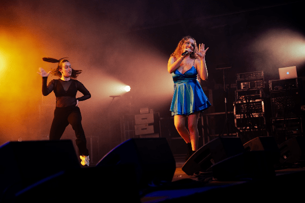 Amanda Ferr nos presenta «Perdiendo el control», tema incluido en su EP debut «Prefiero callar»