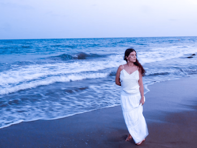 Elena Grueso nos presenta su EP debut “Intro:Génesis”