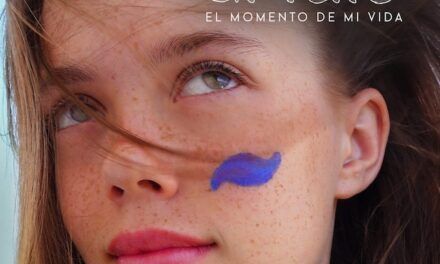 Amelie nos vuelve a enamorar con su nuevo single «El Momento de Mi Vida»