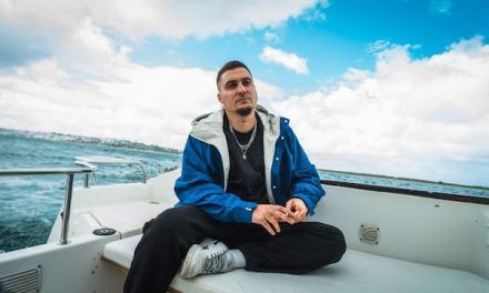 Ambkor nos sorprende con «Zeus», su nuevo single y videoclip