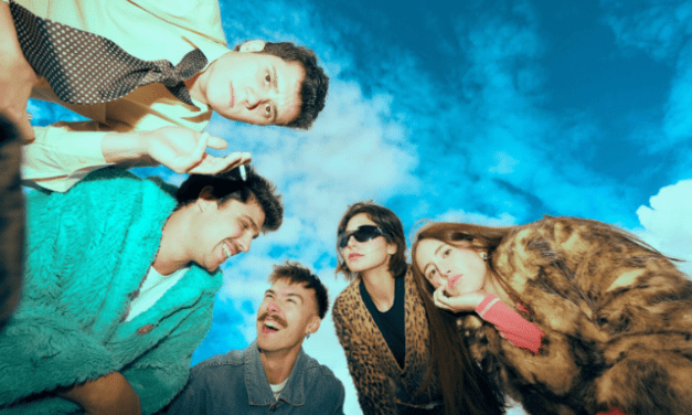 Vicente Calderón nos presentan su disco debut homónimo