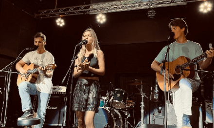 Álvaro R: del impulso íntimo a la canción honesta con “Living on an Island” y nuevos lanzamientos
