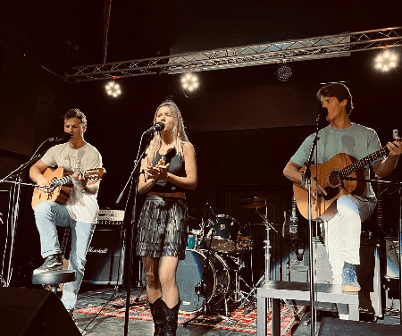 Álvaro R: del impulso íntimo a la canción honesta con “Living on an Island” y nuevos lanzamientos