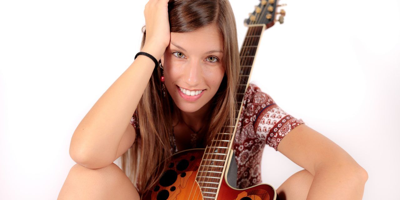 Anaïs Vila se presenta en EMDT con su nuevo disco “Fosc, cançons per veure-hi clar”