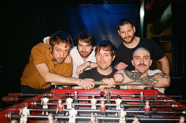 Camellos estrena single «Llevarse bien», segundo adelanto de su nuevo disco