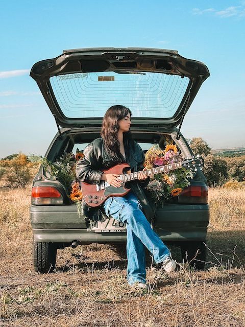 Candela Gómez lanza su nuevo single y videoclip «papel de fumar»