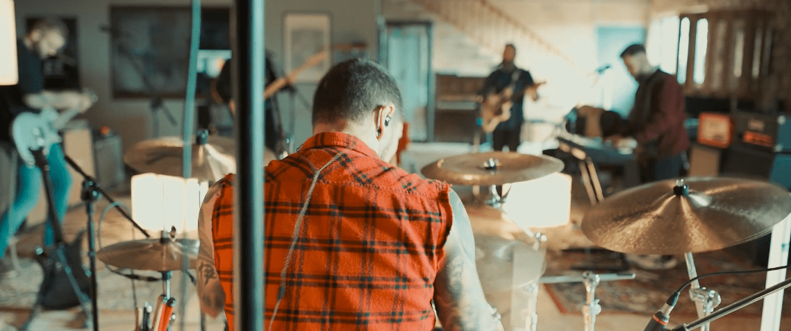 Atlantida estrenan «Salta Canta Baila Grita», video en directo desde Ovni Studio