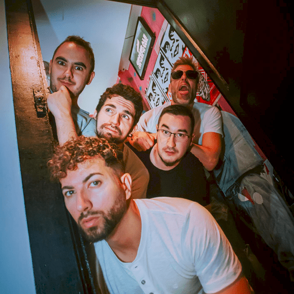 Neverland Bari estrenan su nuevo single ‘Mentiras de M’
