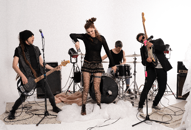 Descubre la música de Moira y su nuevo single «Sombra»