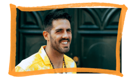 Adrià Salas lanza «De la tierra donde vengo» (feat. Laia y Nano Stern), tercer single de su nuevo disco