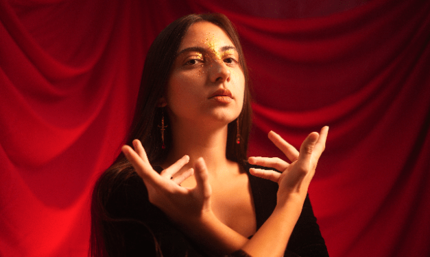 Clara Incendio nos presenta su primer trabajo «Malleus Maleficarum»