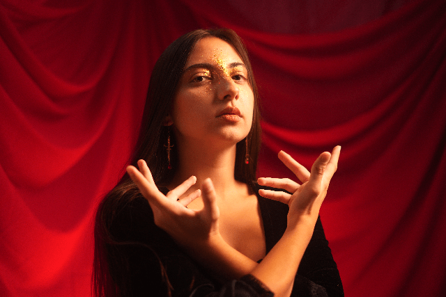 Clara Incendio nos presenta su primer trabajo «Malleus Maleficarum»