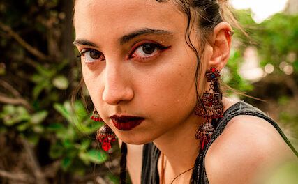 Descubre la música de Clara Incendio y su último single «Martirio»