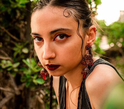 Descubre la música de Clara Incendio y su último single «Martirio»