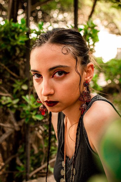 Descubre la música de Clara Incendio y su último single «Martirio»