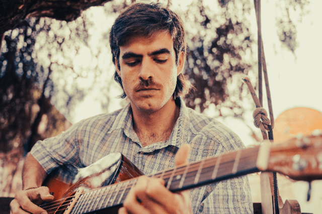 Descubre la música de Don Greeno y su nuevo single «Cecilia»
