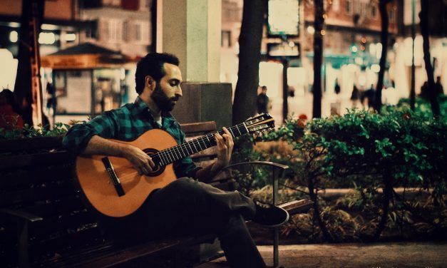 Felipe Bayona presenta en EMDT  «La Ciudad del Olvido», su disco debut