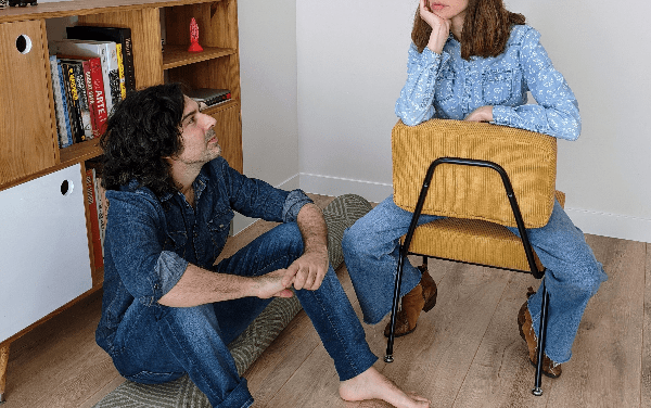 Delgado y señor: indie emocional, ironía romántica y narrativa urbana desde Madrid