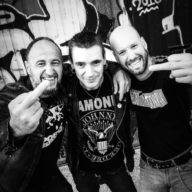 Engantxados nos presentan su nuevo trabajo «Adoctrinando idiotas»