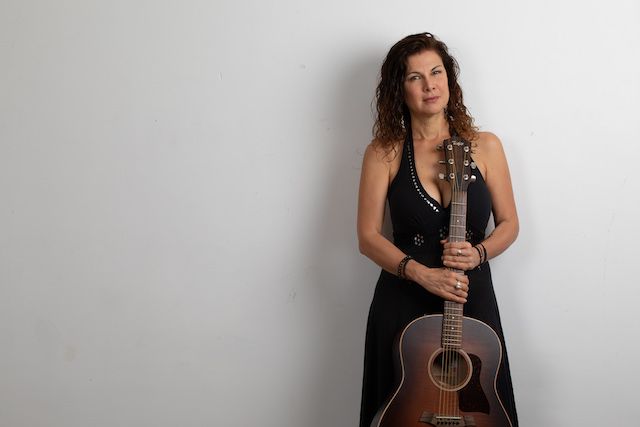 Elena Ley estrena su nuevo single «Vuela Alto»