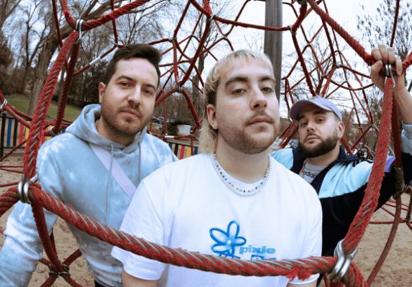 FINTA redefine las reglas del pop con su primer álbum homónimo: un manifiesto generacional lleno de emoción y actitud