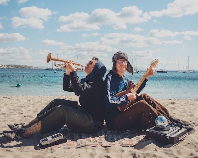 Descubre la música del dúo multi-instrumentalista Spunky Clappers