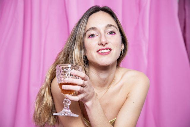 Clara Palet lanza su nuevo single y videoclip «La Rateta»
