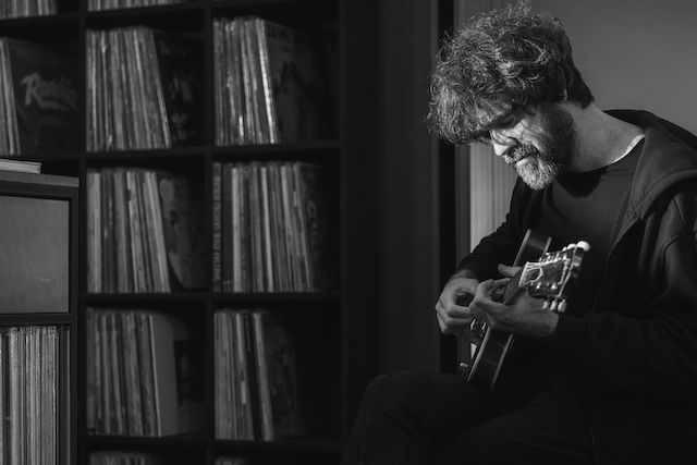Gorka Urbizu publica su primer disco en solitario «Hasiera Bat (Un comienzo)»
