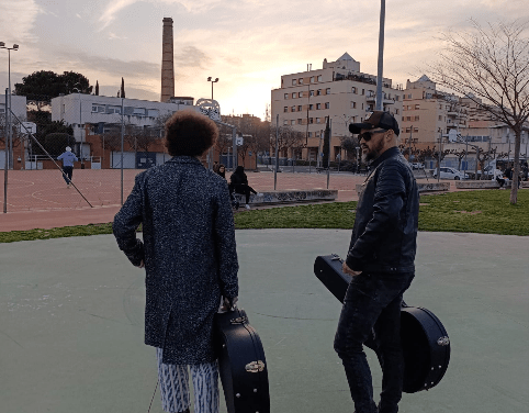 Raúl Vital nos presenta su nuevo single «Asomado al precipicio», en colaboración con Alejo