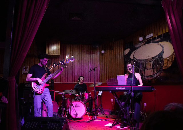 Cristina Rodríguez y los Debuguis nos presentan su EP debut