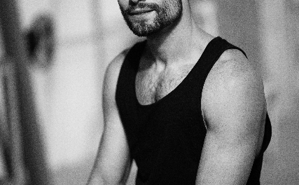 Javier Santhai nos presenta su videoclip del tema «El Veleta»