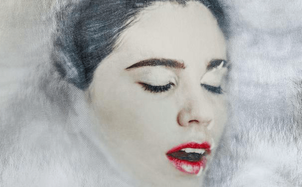 Javiera Mena publica «Espejo» su nuevo disco