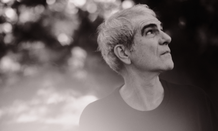 Juan Robleda debuta con “En Un Mundo Perdido”: un EP que reinventa su propio universo sonoro