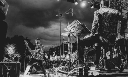 Descubre a la banda La Ley de Mantua y su nuevo single «Puerta con puerta»