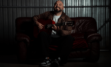 Luis Oya emociona con “Madrid”: un videoclip en blanco y negro que redefine la sencillez