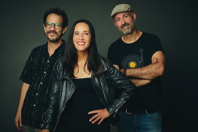 María Parra publica su nuevo single «Avalon»