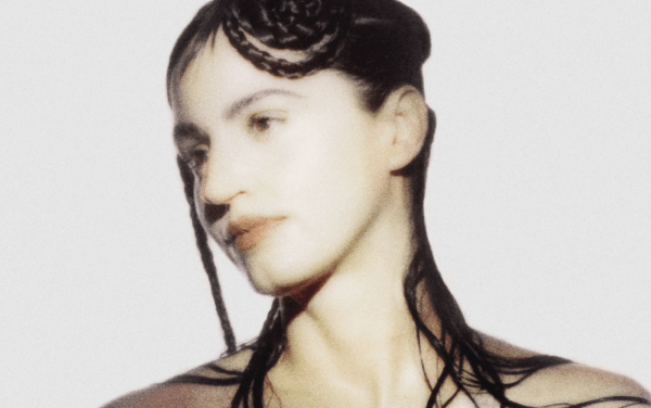 Maria Arnal deslumbra con “Pellizco”: el nuevo single que redefine el cortejo contemporáneo